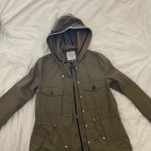 Almost brand new Zara jacket! Worn a few times only! In perfect shape. ✨